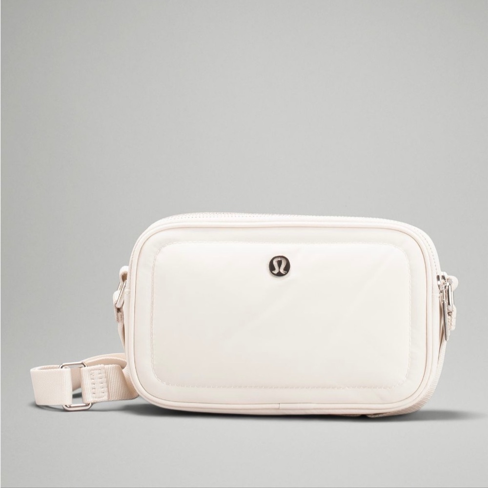 Lightly used white opal lululemon crossbody camera bag 2L